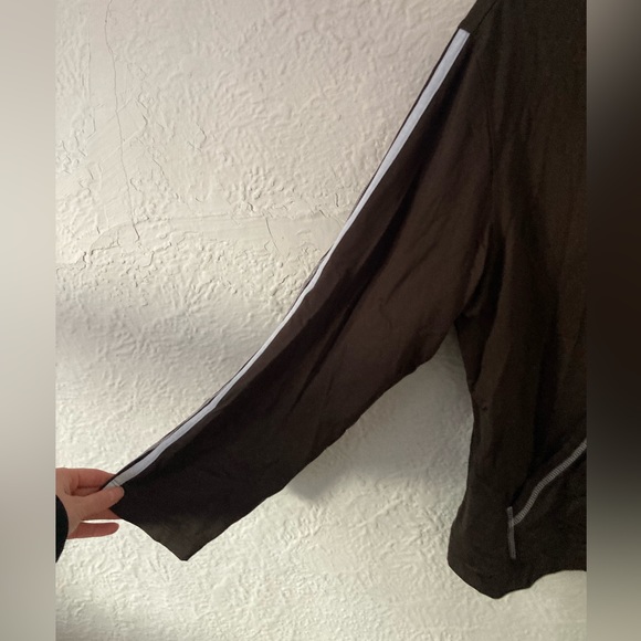 Chico's Sweatsuit Set (Size 2 top/Size 1 bottoms) - Picture 4 of 8